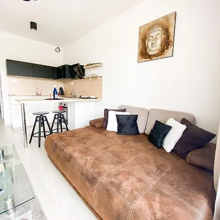 Krasny Moderny 1-izbovy Byt, Novostavba + Parking דירה ברטיסלאבה